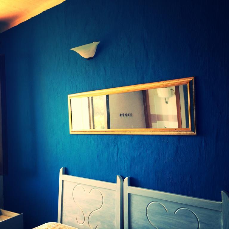 En Ville Bed And Breakfast Gonnesa Δωμάτιο φωτογραφία